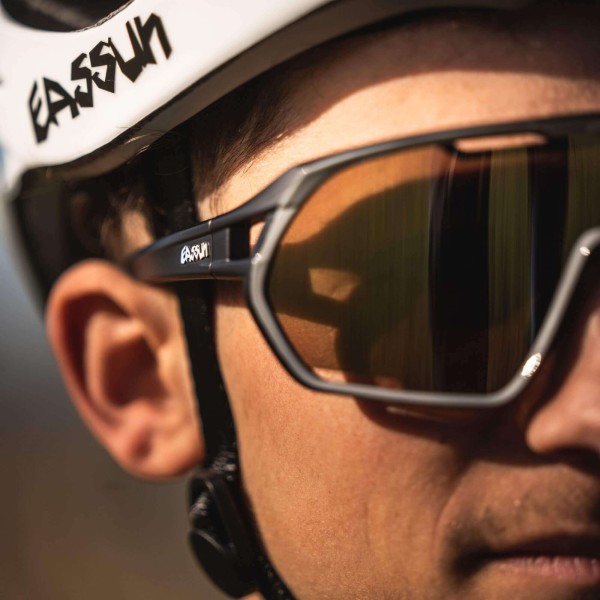 Paradiso EASSUN Radsportbrille, Sonnenbrille CAT 3, Rutschfest und Verstellbar mit Belüftungssystem, Silber